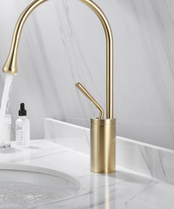 AquaTwist | Premium Bathroom Faucet – Rotating Spout Design for Modern Bathrooms