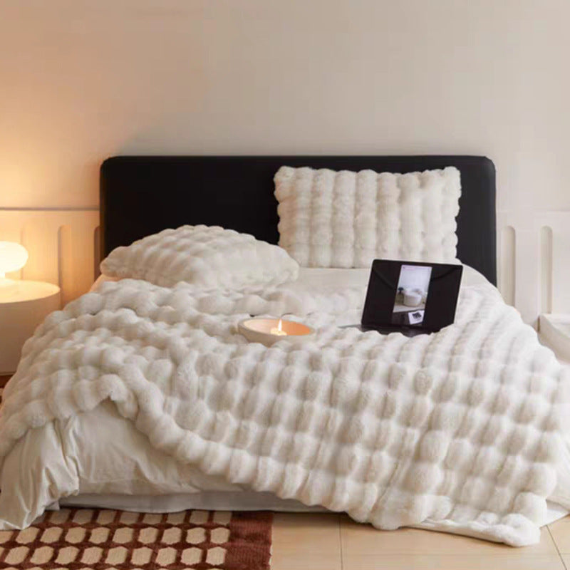 CozyAura | Ultra-Soft Blanket – Luxurious Comfort & Elegant Warmth