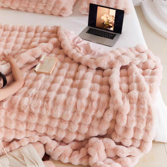 CozyAura | Ultra-Soft Blanket – Luxurious Comfort & Elegant Warmth