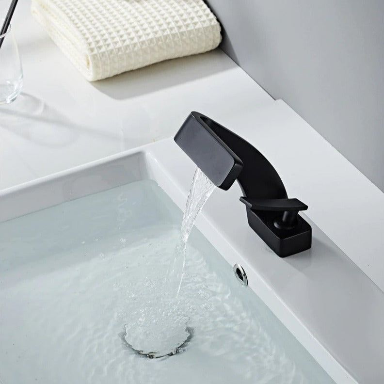 CurveStream | Sleek Curved Bathroom Faucet with Effortless Water Flow
