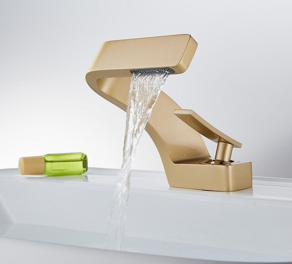 CurveStream | Sleek Curved Bathroom Faucet with Effortless Water Flow