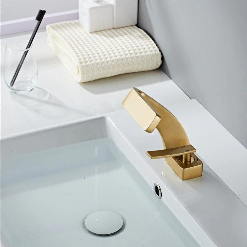 CurveStream | Sleek Curved Bathroom Faucet with Effortless Water Flow