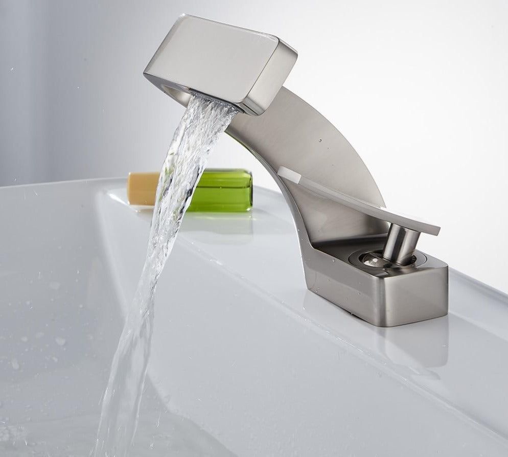 CurveStream | Sleek Curved Bathroom Faucet with Effortless Water Flow