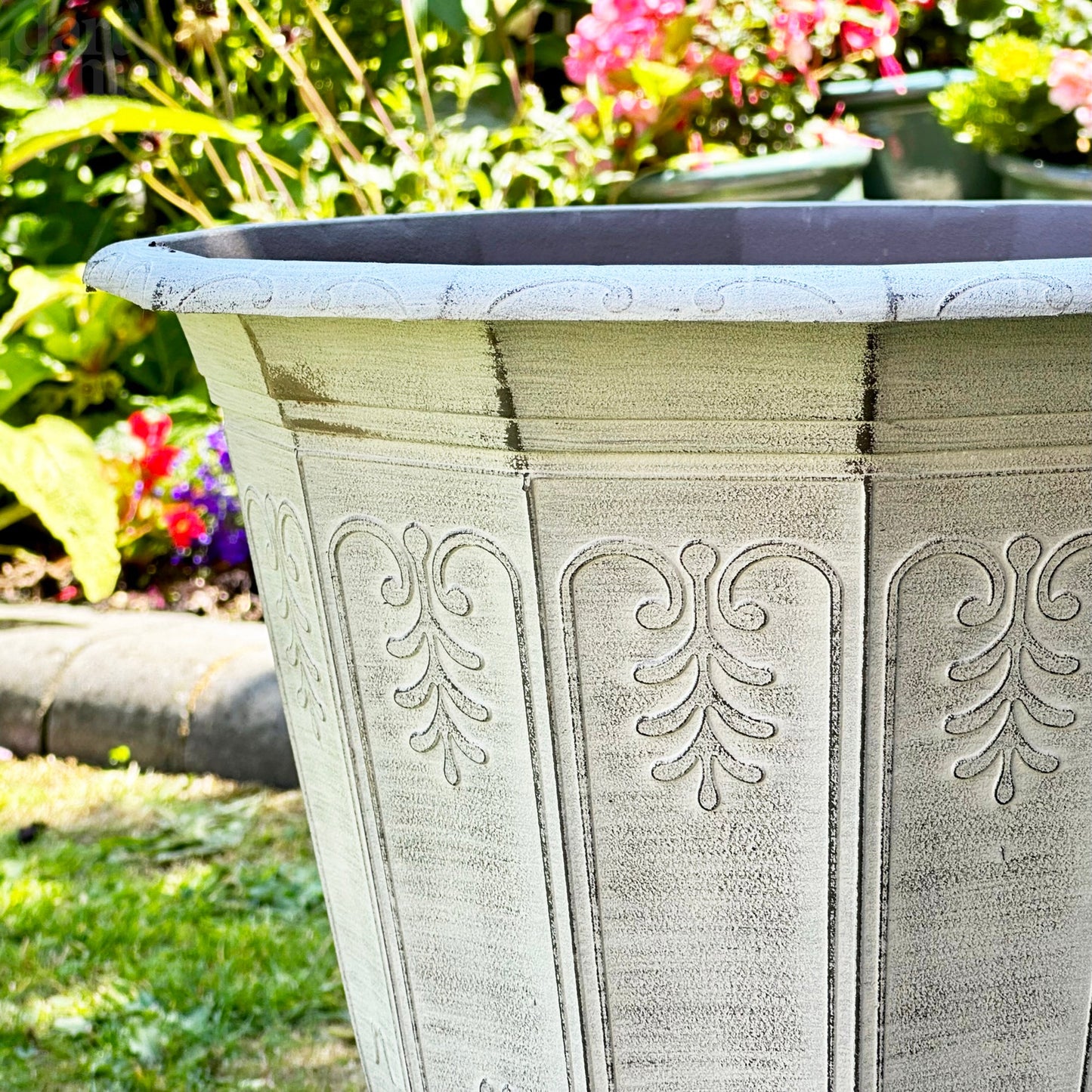 Norvik | Garden Urn Planter