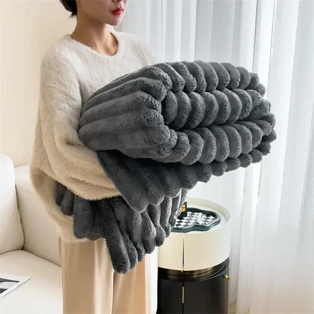 PlushSilk | Luxurious Throw Blanket – Warmth & Sophisticated Comfort