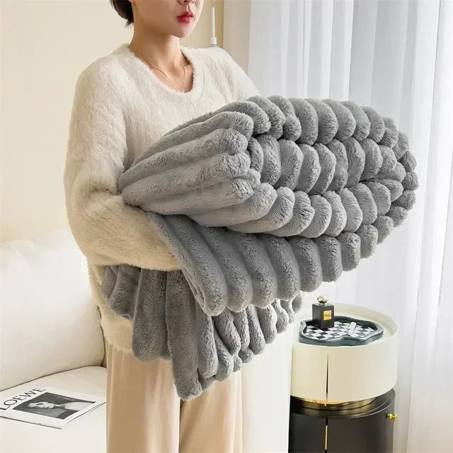 PlushSilk | Luxurious Throw Blanket – Warmth & Sophisticated Comfort
