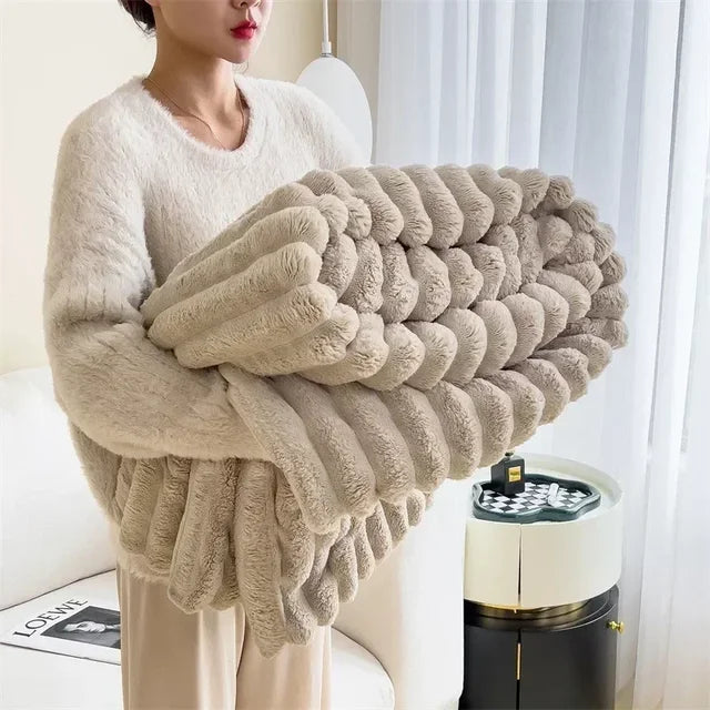PlushSilk | Luxurious Throw Blanket – Warmth & Sophisticated Comfort