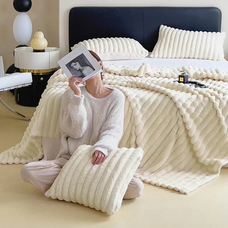 PlushSilk | Luxurious Throw Blanket – Warmth & Sophisticated Comfort